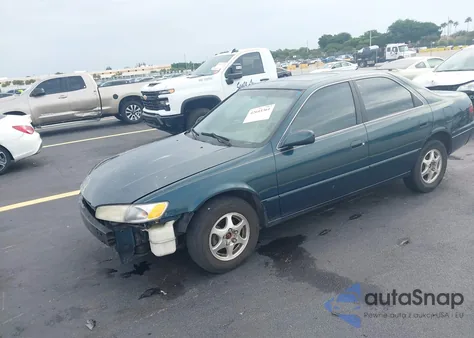 1997 Toyota Camry Xle z USA, uszkodzony, nr VIN 4T1BG22K2VU075437